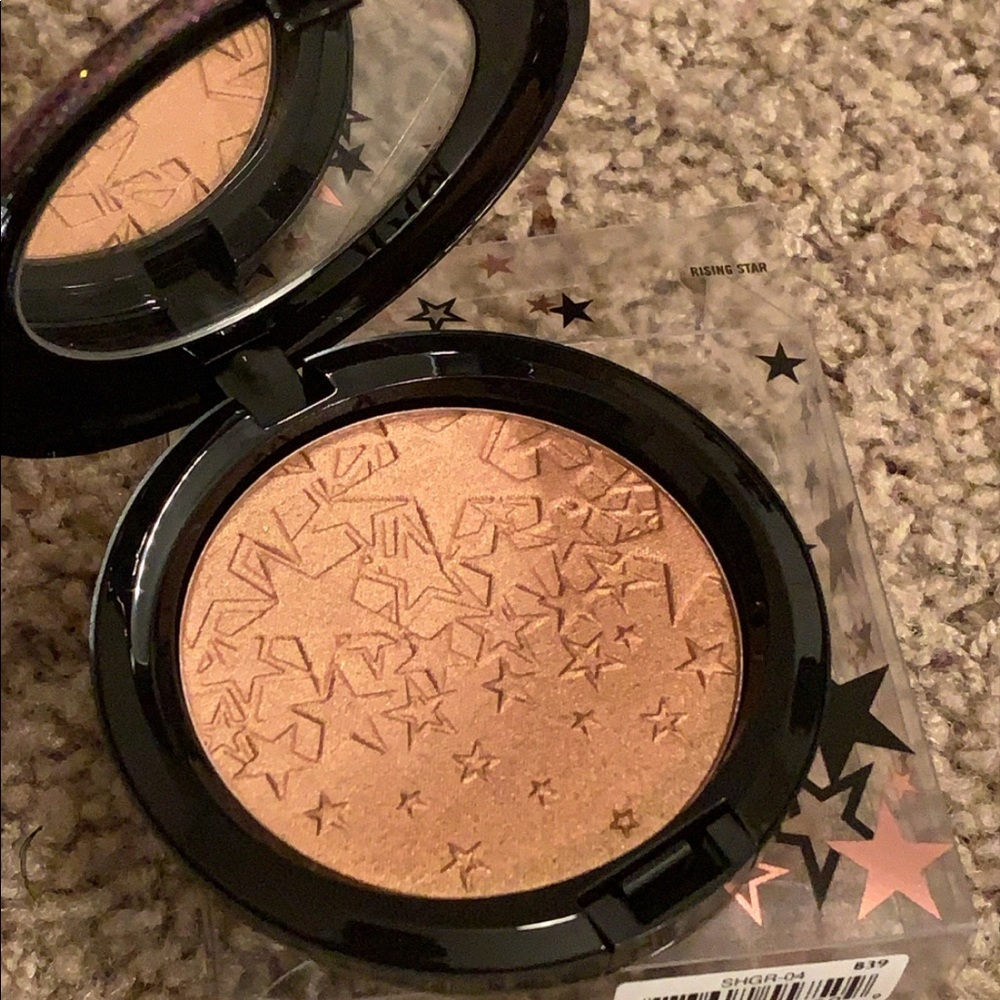 MAC opalescent powder